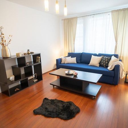 Spacious 2Br Dristor Apartment Bukarest Exteriör bild