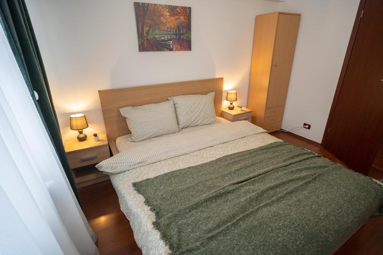 Spacious 2Br Dristor Apartment Bukarest Exteriör bild