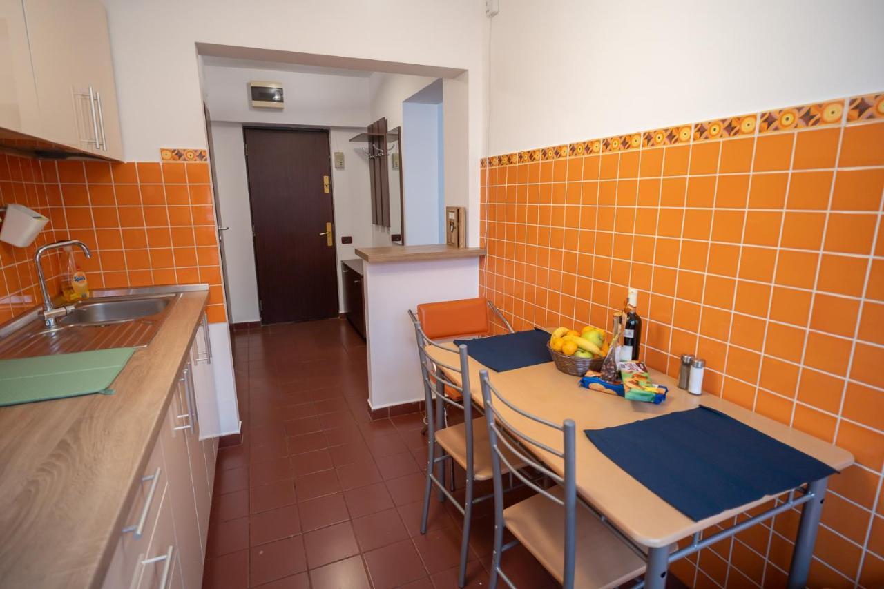 Spacious 2Br Dristor Apartment Bukarest Exteriör bild