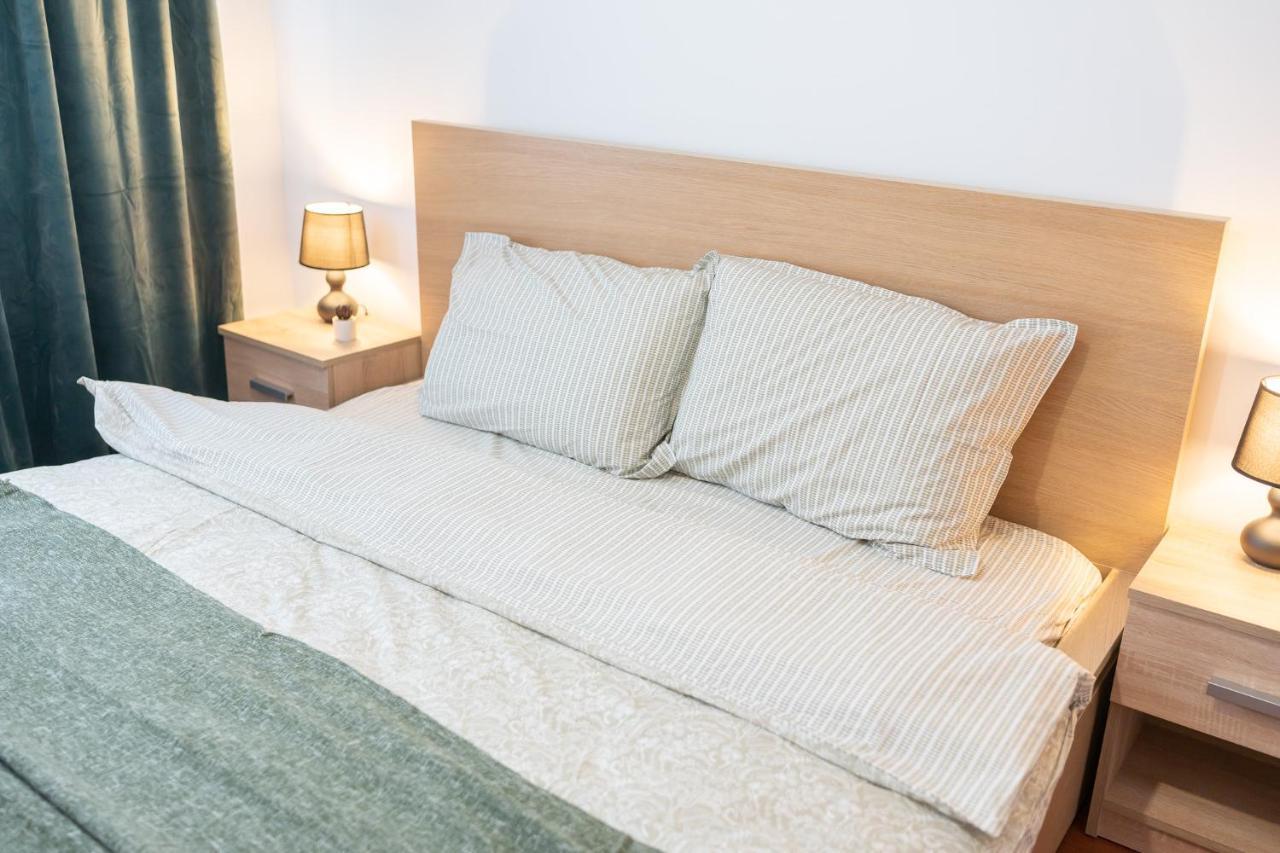 Spacious 2Br Dristor Apartment Bukarest Exteriör bild