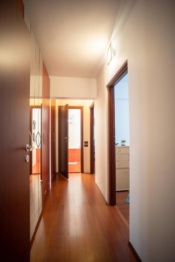 Spacious 2Br Dristor Apartment Bukarest Exteriör bild